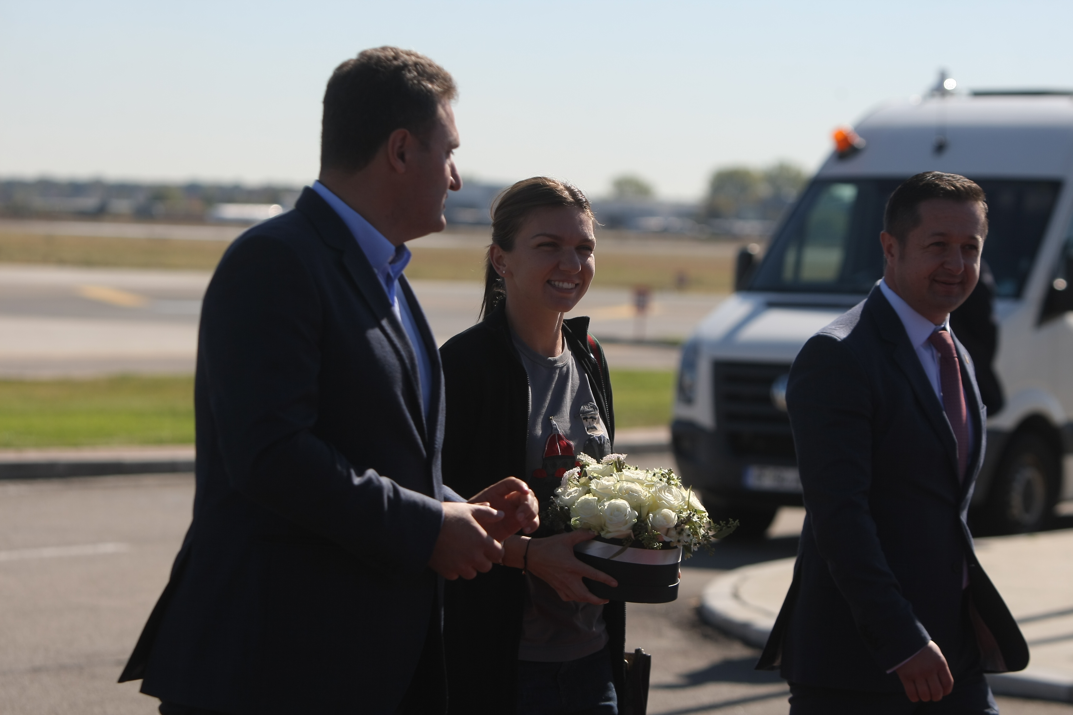 Simona Halep a revenit în România. ”După cum se vede, sunt emoționată”. Ce mesaj a bucurat-o în mod deosebit și cum o recompensează părinții / GALERIE FOTO și VIDEO
