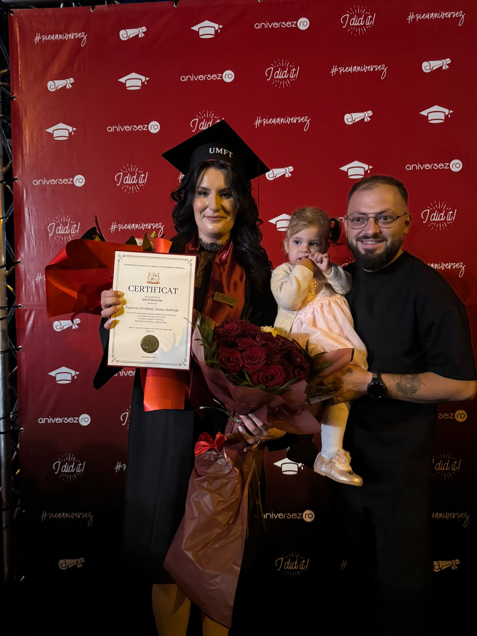 Mamele care au terminat Medicina cu copiii în brațe