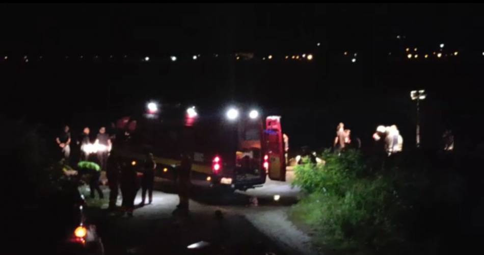 Pescar mort după ce a căzut cu mașina în râul Olt. Imagini terifiante în apropiere de Slatina