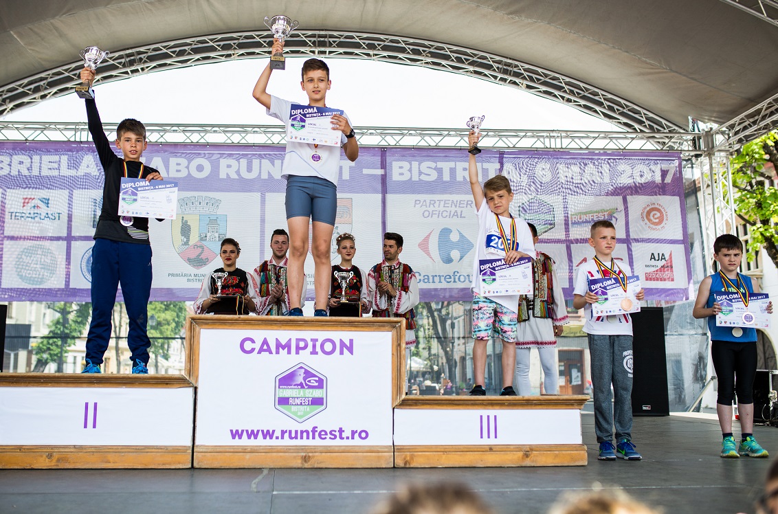 Alergători din toată țara au concurat la ”Gabriela Szabo RUNFEST”. Ediția a XII-a a avut peste 1.300 de participanți la start, în Bistrița / GALERIE FOTO