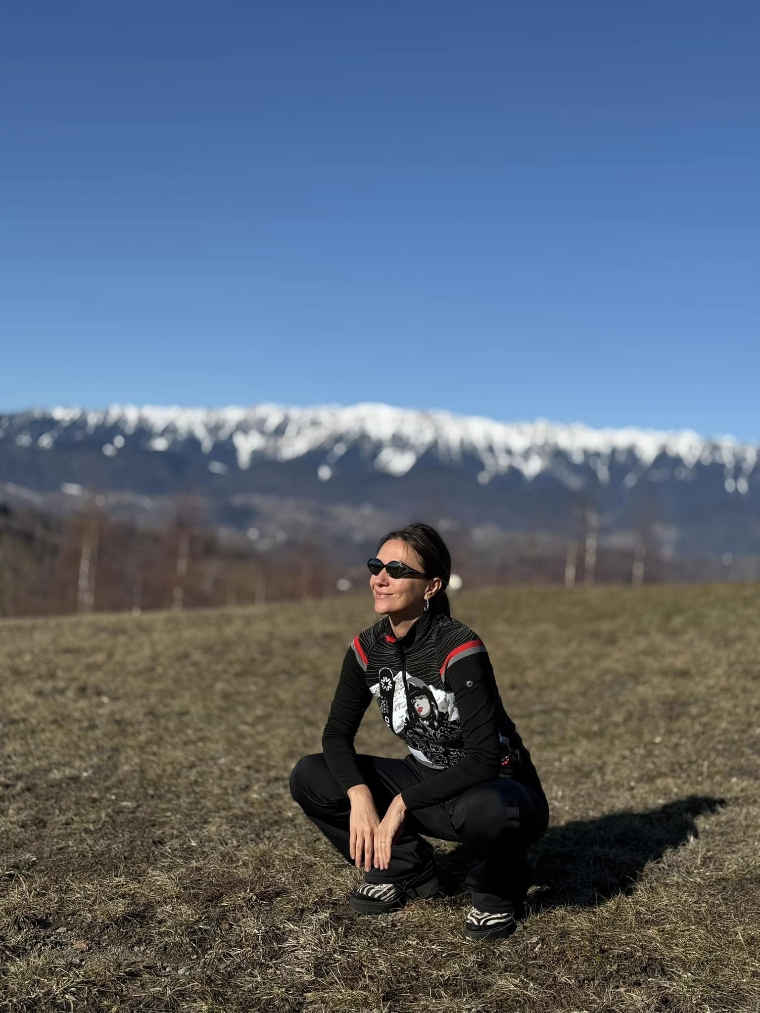 Adela Popescu, detalii din copilăria sa la Șușani. Ce a marcat-o pe vedetă: „Îmi provoacă și acum tristețe”