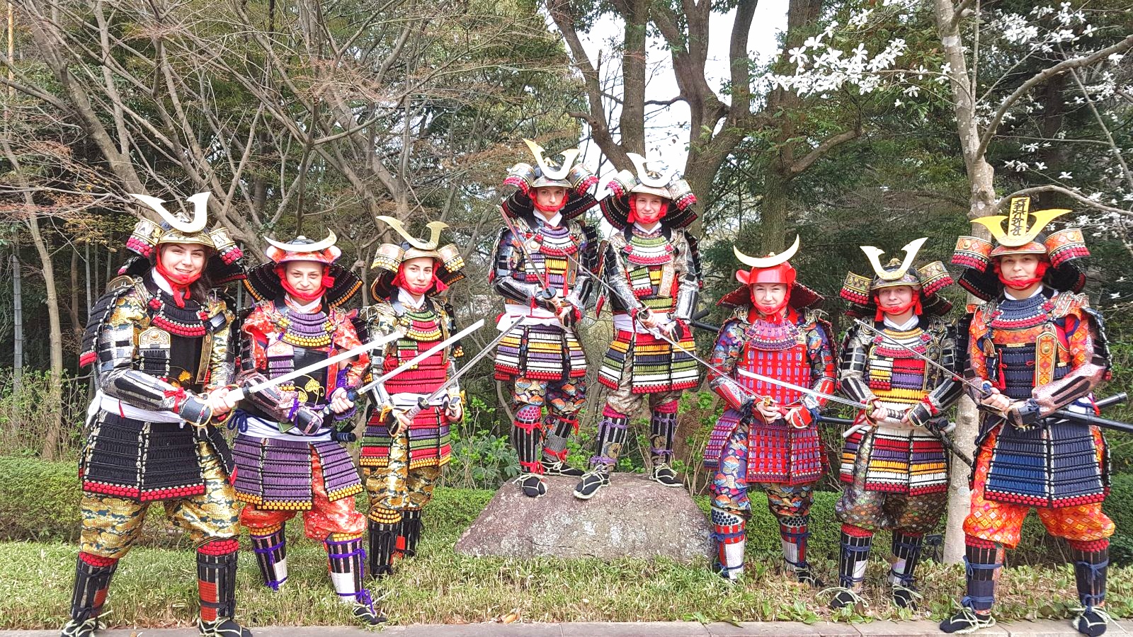Luptătoarele din România s-au costumat în samurai la Cupa Mondială din Japonia | GALERIE FOTO