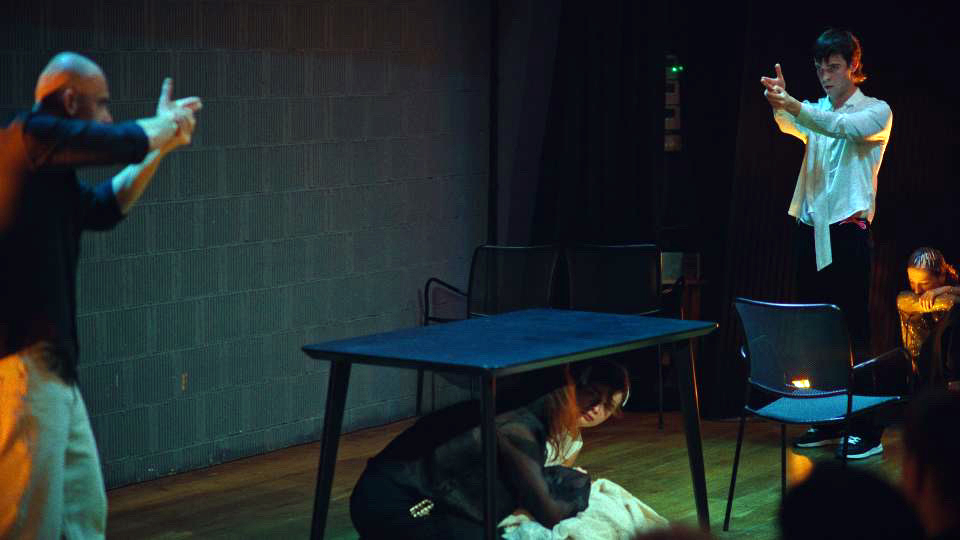 Cum va arăta teatrul în viitor? Spectacolul-experiment care ne pune față-n față cu anxietățile: „Trăiesc cu impresia puternică că pentru mulți dintre noi a devenit tot mai greu să ne imaginăm ce urmează”