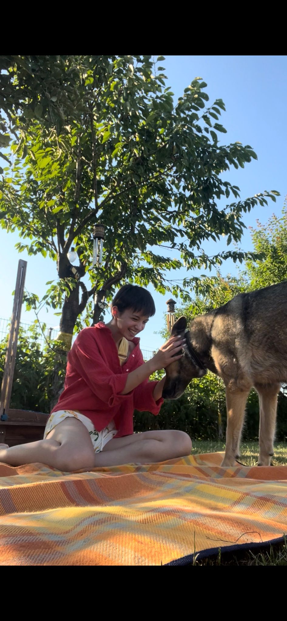 Karina Jianu, actrița din serialul „Ana, Mi-ai fost scrisă în ADN”, vacanță de vis alături de colegii de platou. Unde s-au relaxat