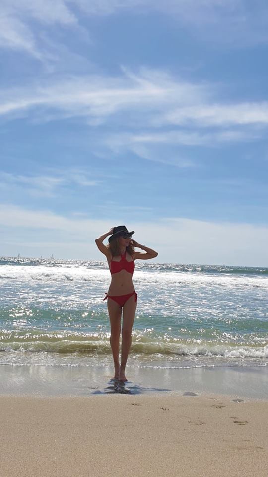 Carmen Brumă, perfectă în costum de baie. Și-a etalat trupul pe plajele din America | FOTO