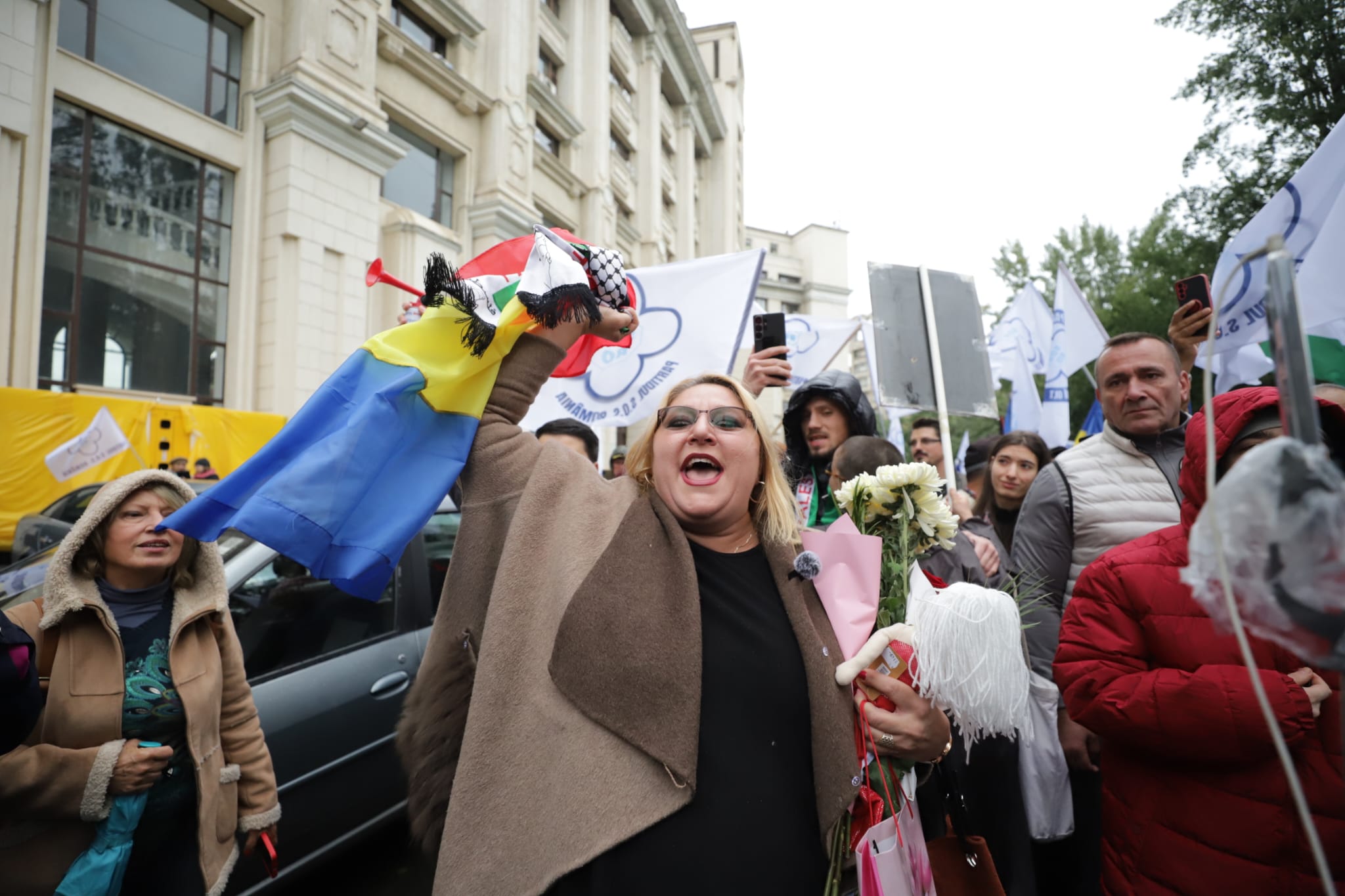 Diana Șoșoacă, baie de mulțime la Parchetul General: „Va veni momentul în care eu voi fi președintele României”
