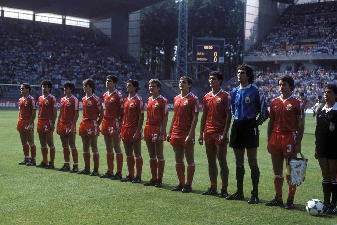 Cine a fost Mircea Lucescu. Imagini de arhivă cu căpitanul României la Mondialul din 1970, creatorul lui Dinamo de la finalul anilor '80 și unul dintre cei mai titrați antrenori din istorie