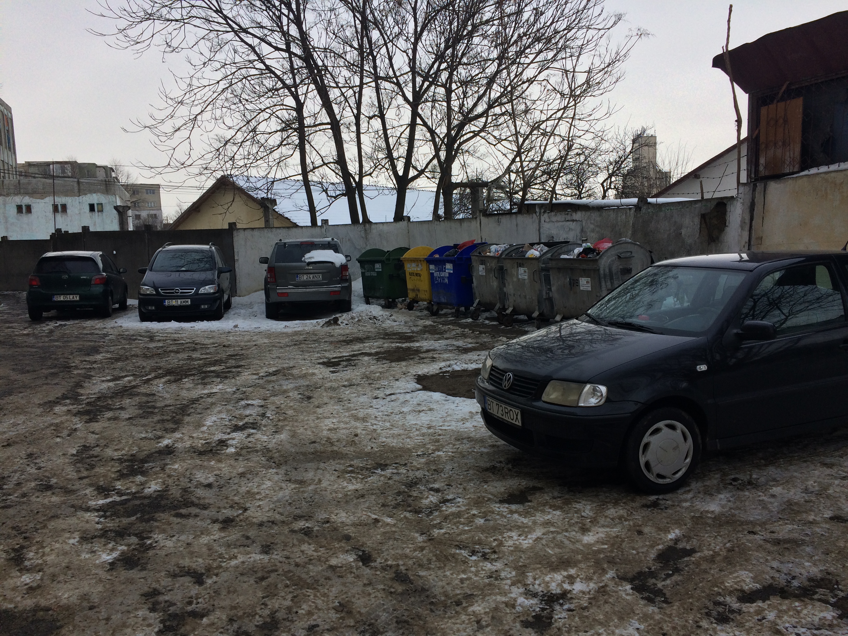 Dorel lovește la Botoșani. A blocat mai multe mașini într-o parcare GALERIE FOTO