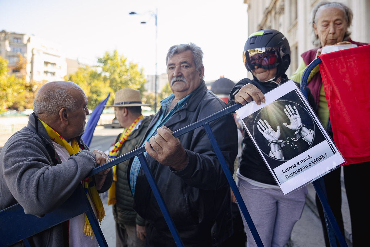 Călin Georgescu în sala de judecată. Ce a făcut în timpul procesului în care e acuzat de complicitate la tentativă de lovitură de stat