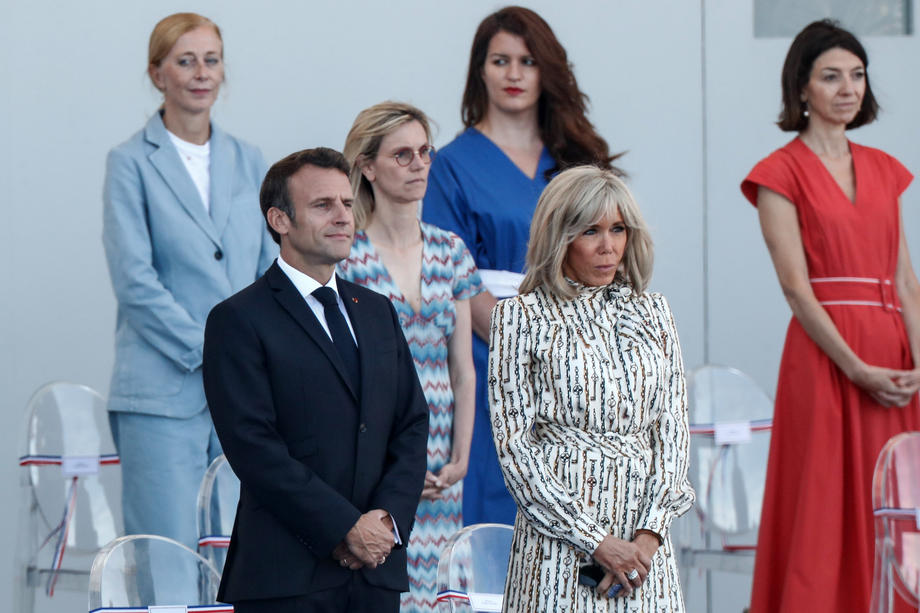 Brigitte Macron, filmată în timp ce a numit un grup de feministe „proaste nenorocite”. A fost somată să își ceară scuze