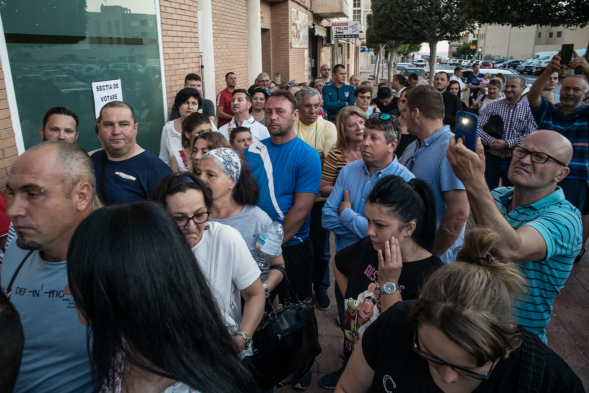 Consulul Robert Hellvig din Almeria povestește că a vrut să deschidă șase secții de votare în loc de patru, dar s-a izbit de refuzul unora dintre autoritățile spaniole. „În Jaén ne-au dat flit total!“