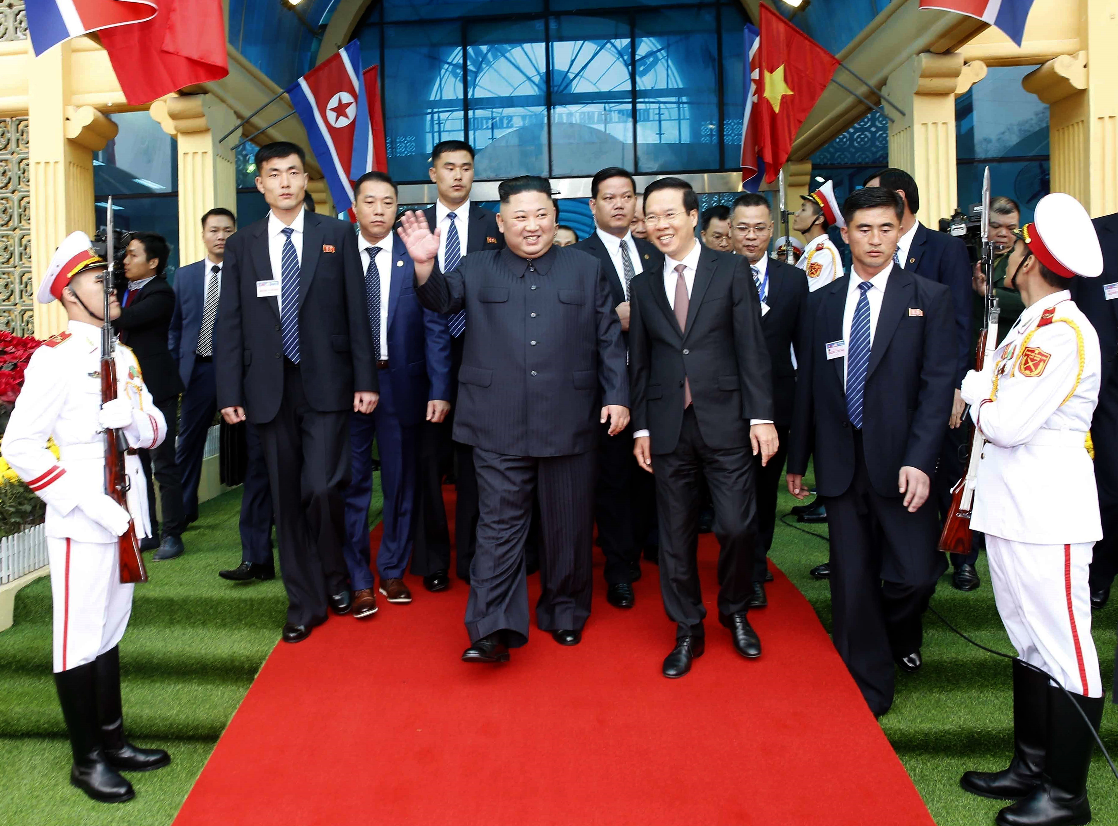 FOTO | Kim Jong-Un a ajuns în Vietnam, pentru summitul dintre Statele Unite şi Coreea de Nord. Liderul nord-coreean, întâmpinat cu covor roșu