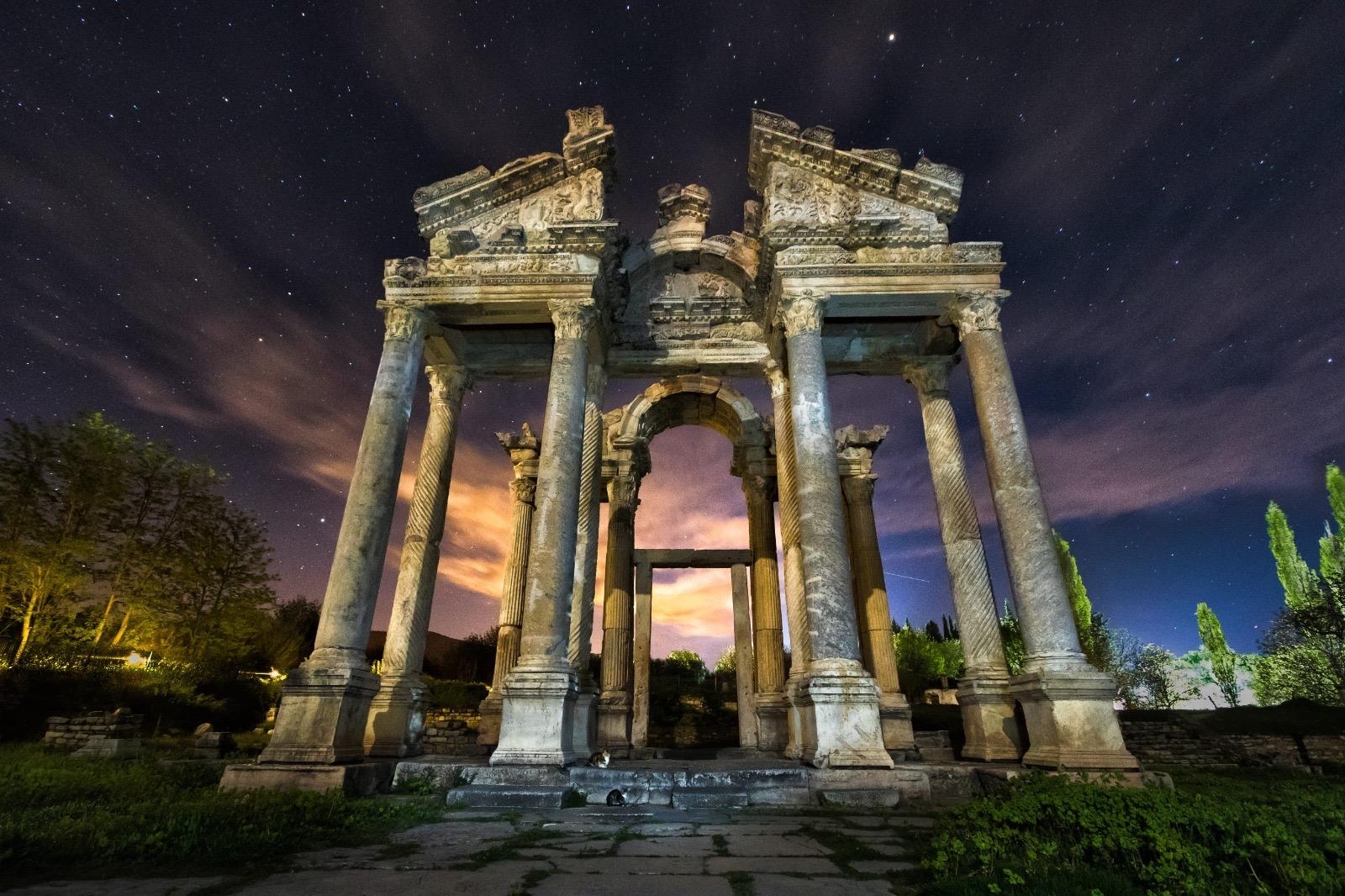 Ce se întâmplă noaptea în Turcia în perioada iunie - octombrie. Turiștii, atrași ca un magnet de un proiect inedit