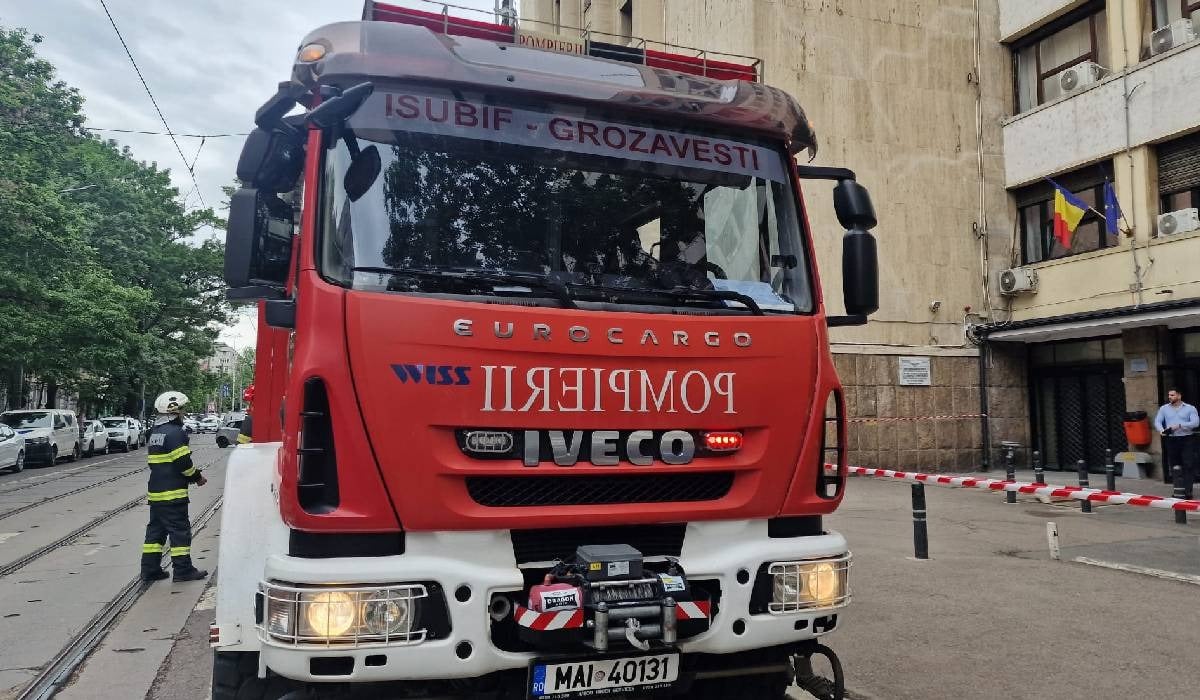 Reprezentanții firmei Kronlift care a făcut revizia susțin că liftul din Ministerul Transporturilor nu s-a prăbușit: „A depășit stația parter, se poate întâmpla să se oprească mai brusc”. ISCIR îi contrazice: „A căzut de la etajul 4”
