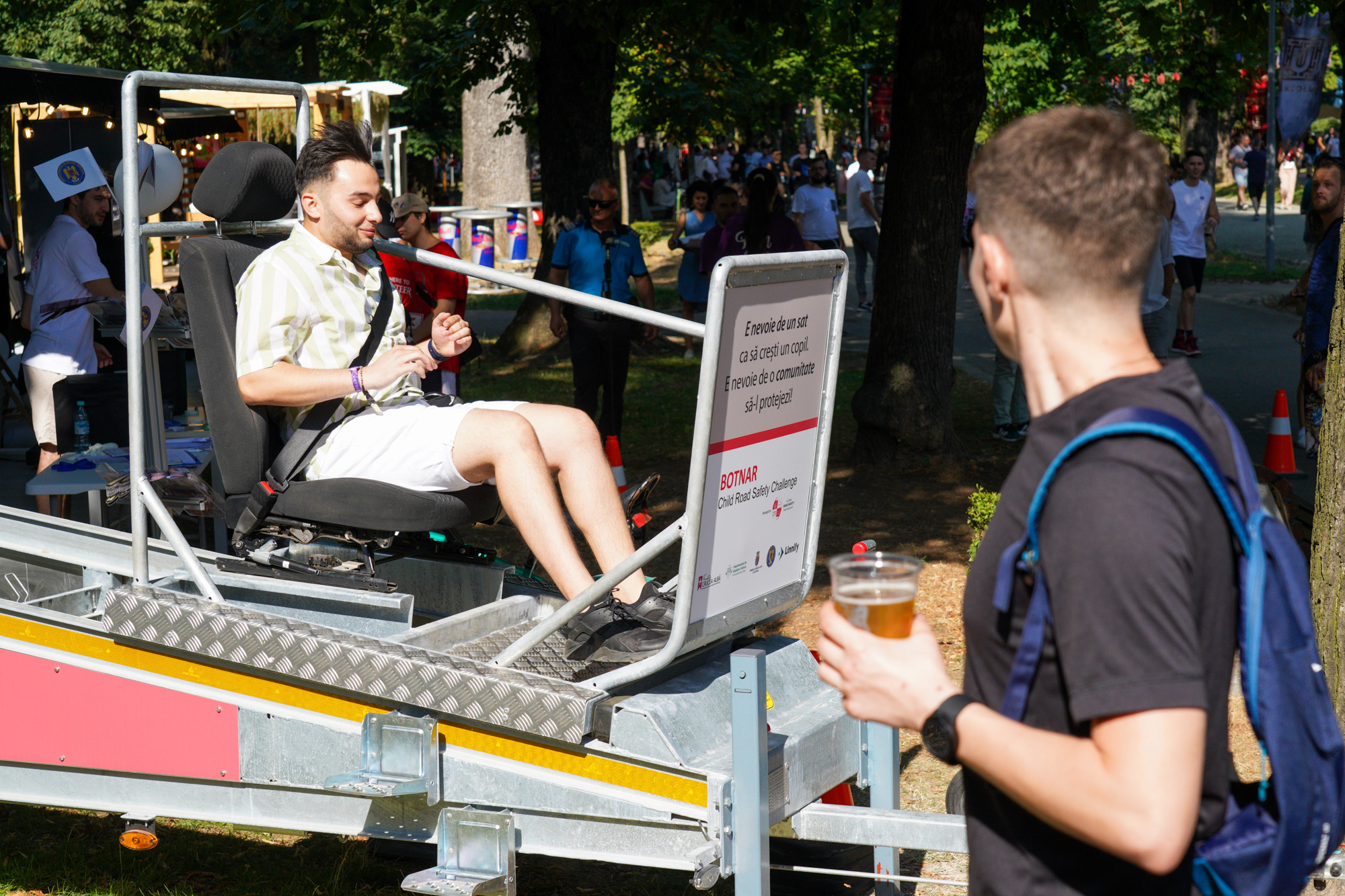 REPORTAJ. Fața ascunsă a Lunii. Cum a început Untold 2022: o vedetă de la PRO TV cerută în căsătorie, prețuri care o iau razna și sute, sute de forțe de ordine. A, și seara, muzică