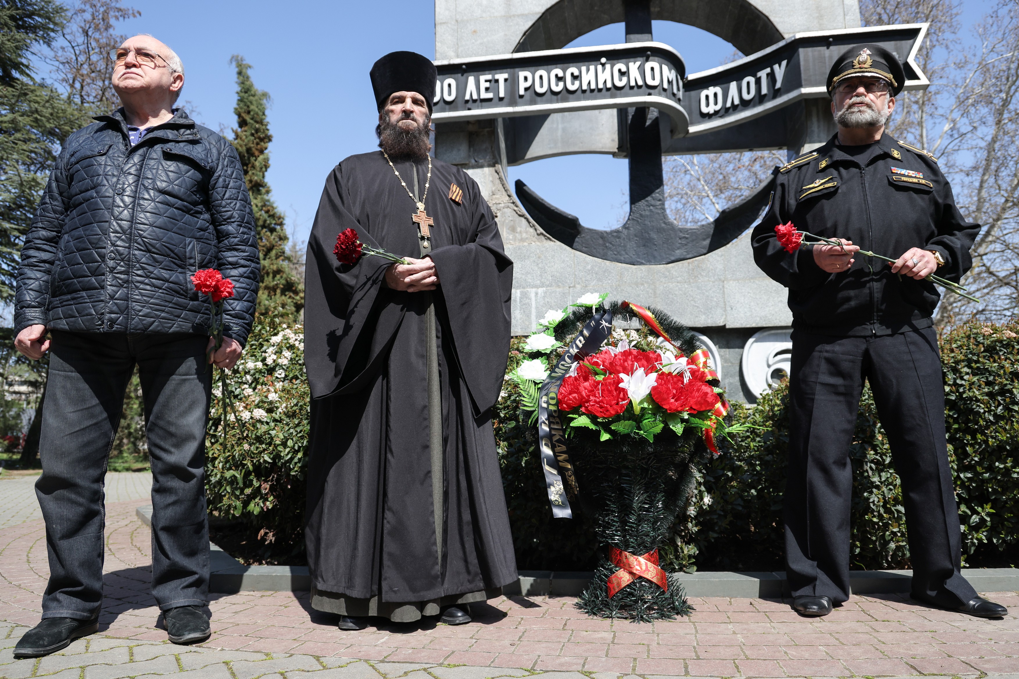 Rușii au organizat o ceremonie pentru a jeli pierderea crucișătorului Moskva: „A fost un simbol al puterii noastre”