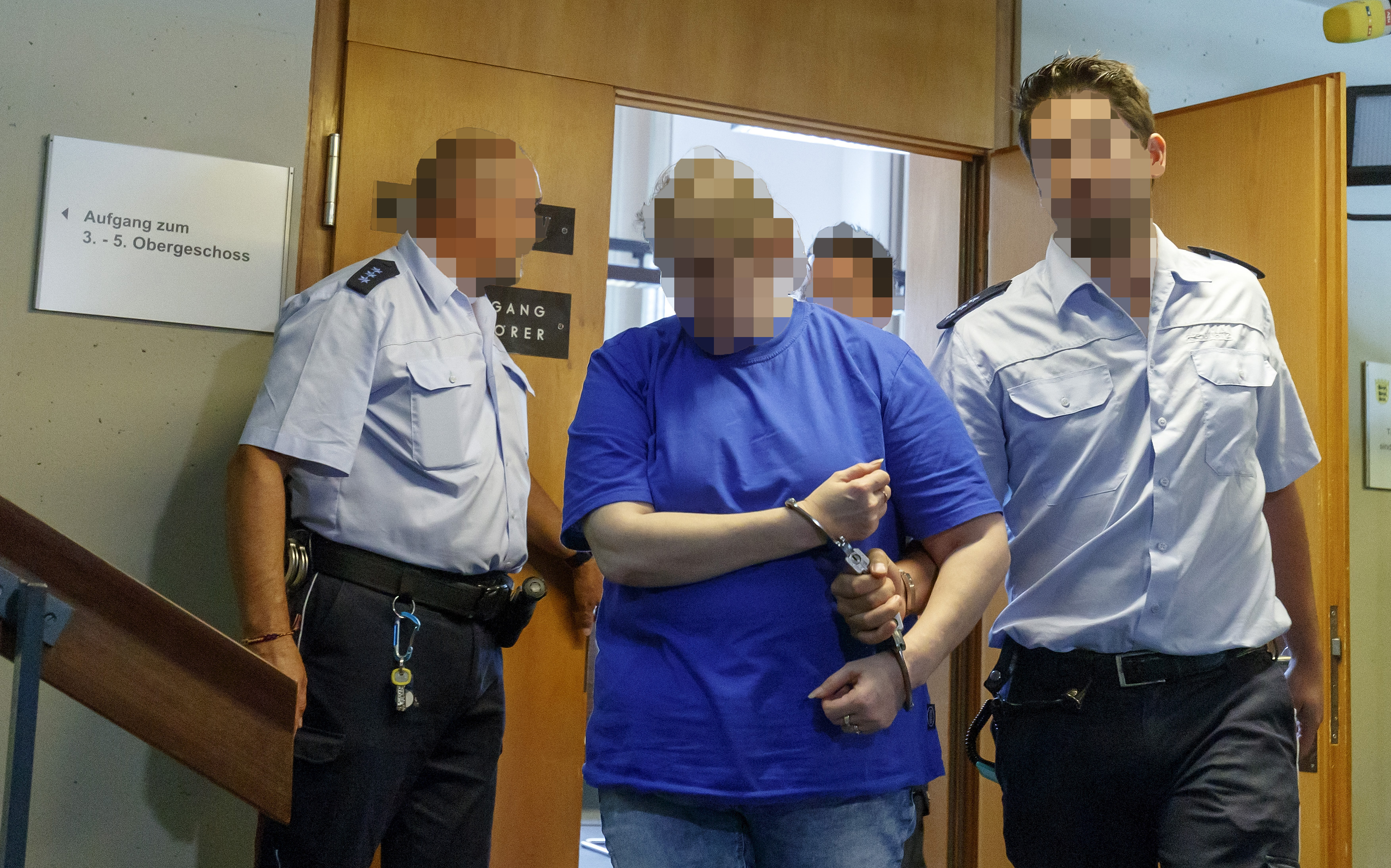 Pedeapsa primită de doi părinți care și-au violat fiul de 9 ani și l-au vândut pedofililor pe „dark web”. Ororile au fost filmate