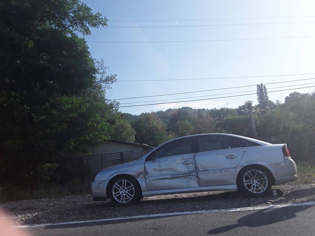 FOTO| Accident în apropiere de Comarnic pe DN1. Cinci persoane au fost rănite