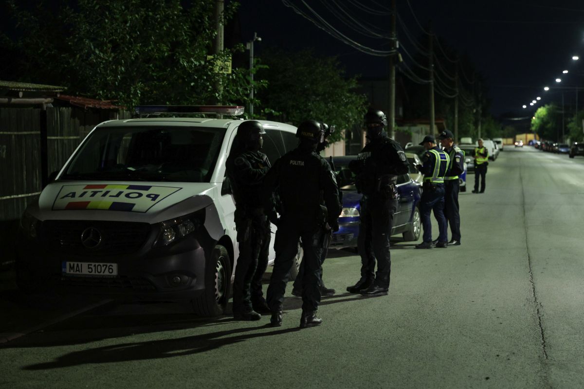Șoferi băuți și care au consumat substanțe interzise, un autobuz neomologat în trafic și taxi fără autorizație, descoperite la un filtru al Poliției, sâmbătă noapte | VIDEO