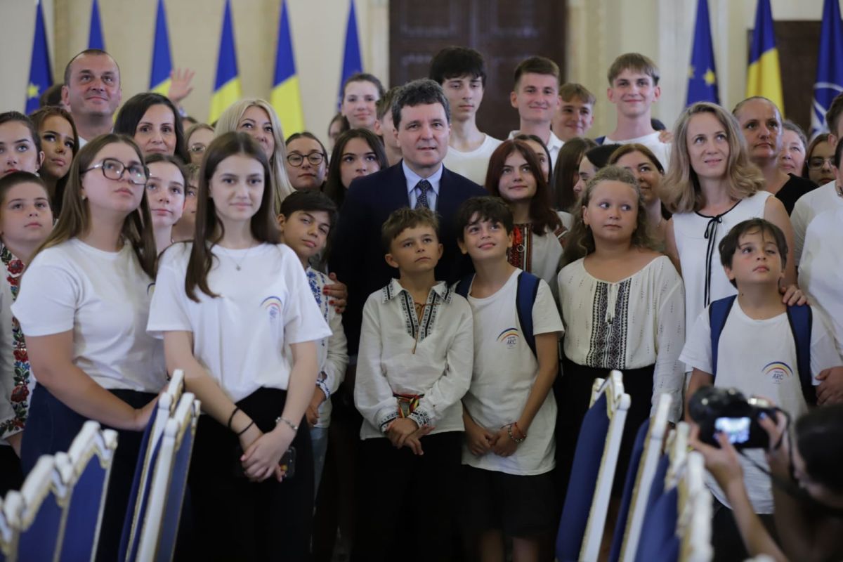 Nicuşor Dan, către copiii din diaspora: Statul ăsta român trebuie să aibă grijă de toţi românii. Se întâmplă asta în practică? Nu prea, în momentul ăsta
