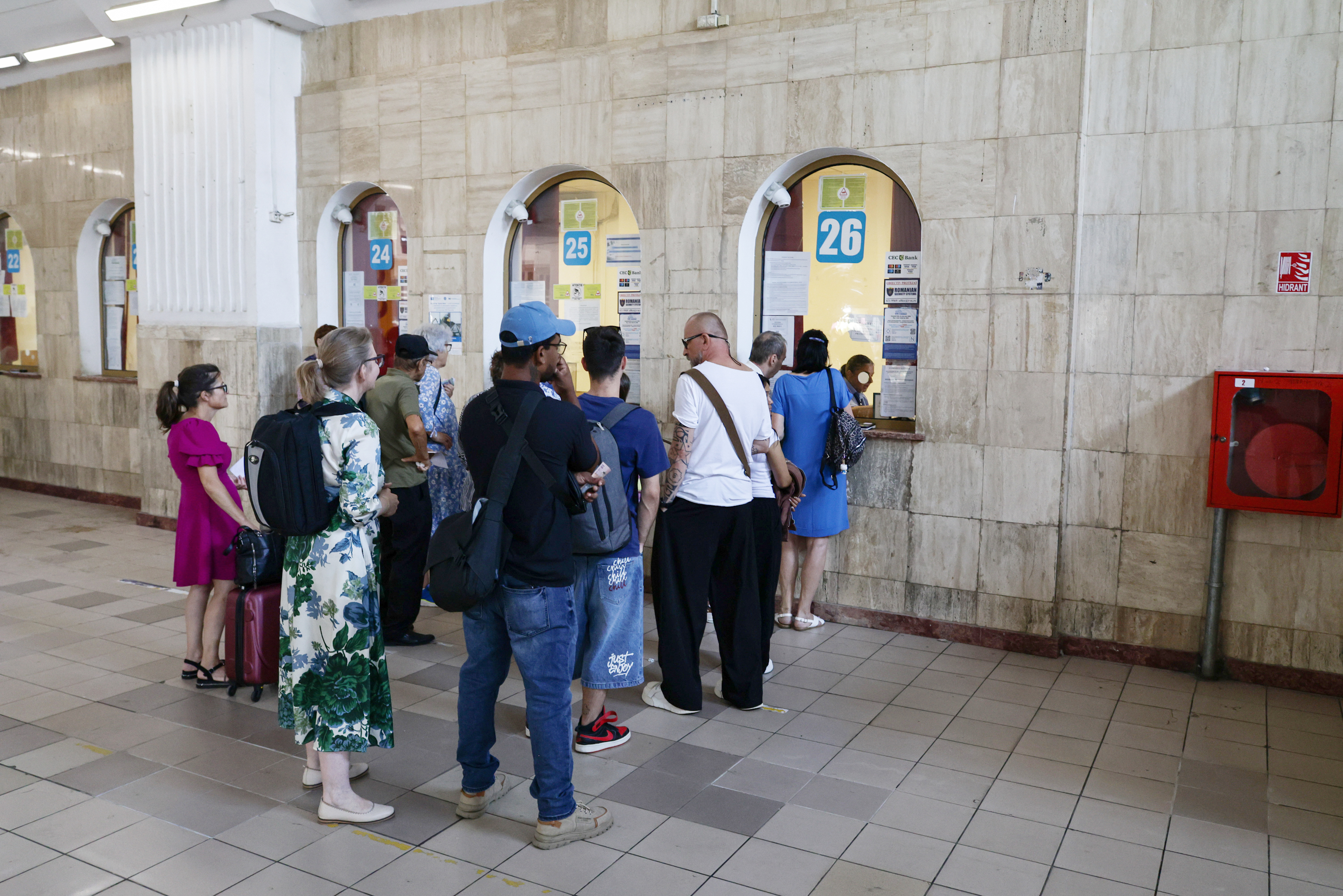 Icoane, merdenele și chiloți. Între istorie și mizerie: ce s-a ales de una dintre cele mai importante clădiri din București