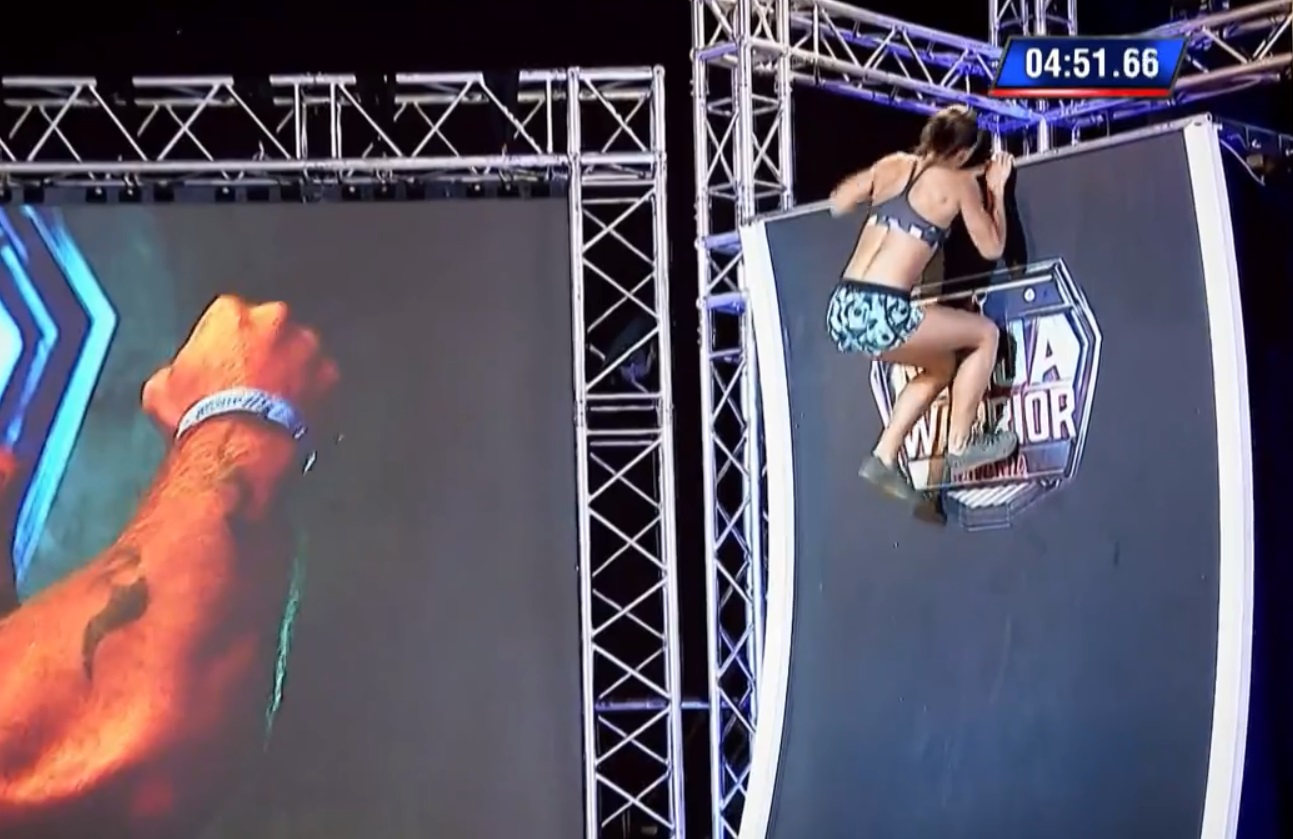 FOTO| Ilka Kis este prima femeie care a apăsat butonul roșu la Ninja Warrior România
