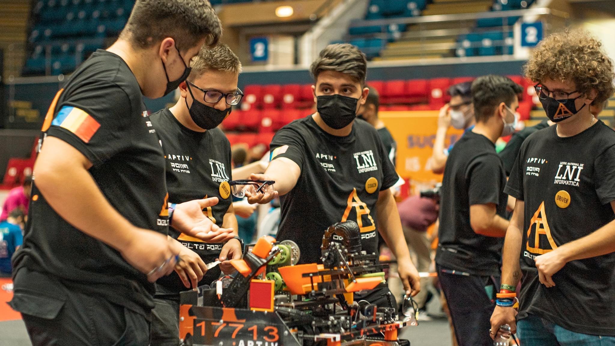 Câștigătorii Campionatului Mondial de Robotică sunt din Arad. Patru dintre ei explică și ce-i lipsește școlii românești