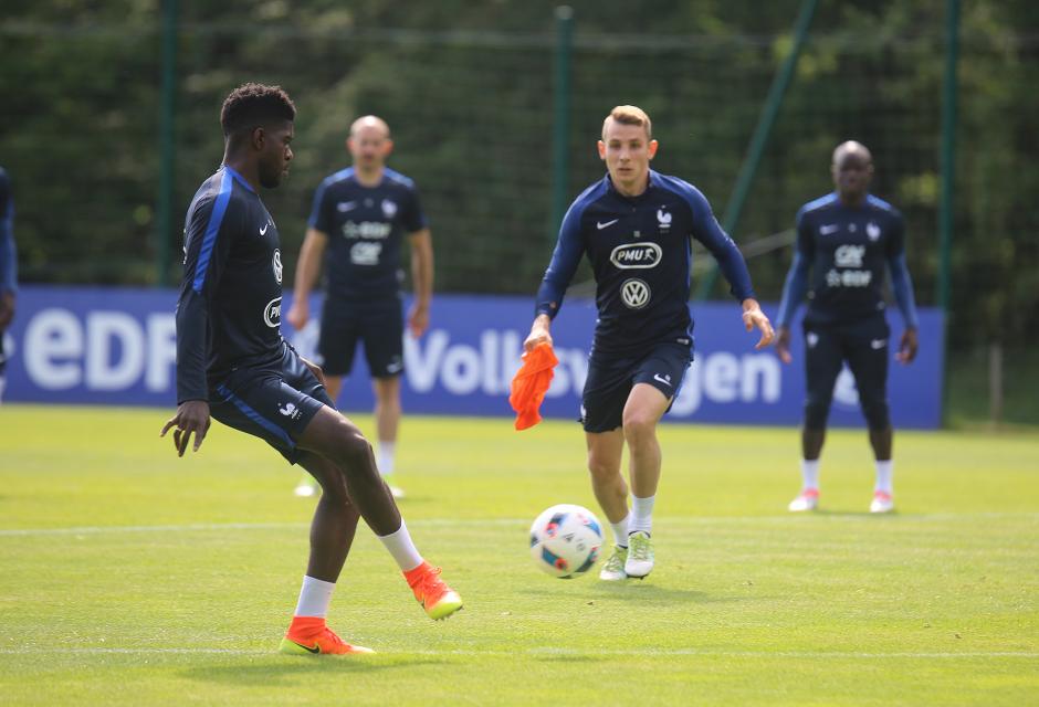 Francezii nu se tem de români. Didier Deschamps vrea să-l bage în sperieți pe Iordănescu și pune pe internet imagini video cu scheme de joc