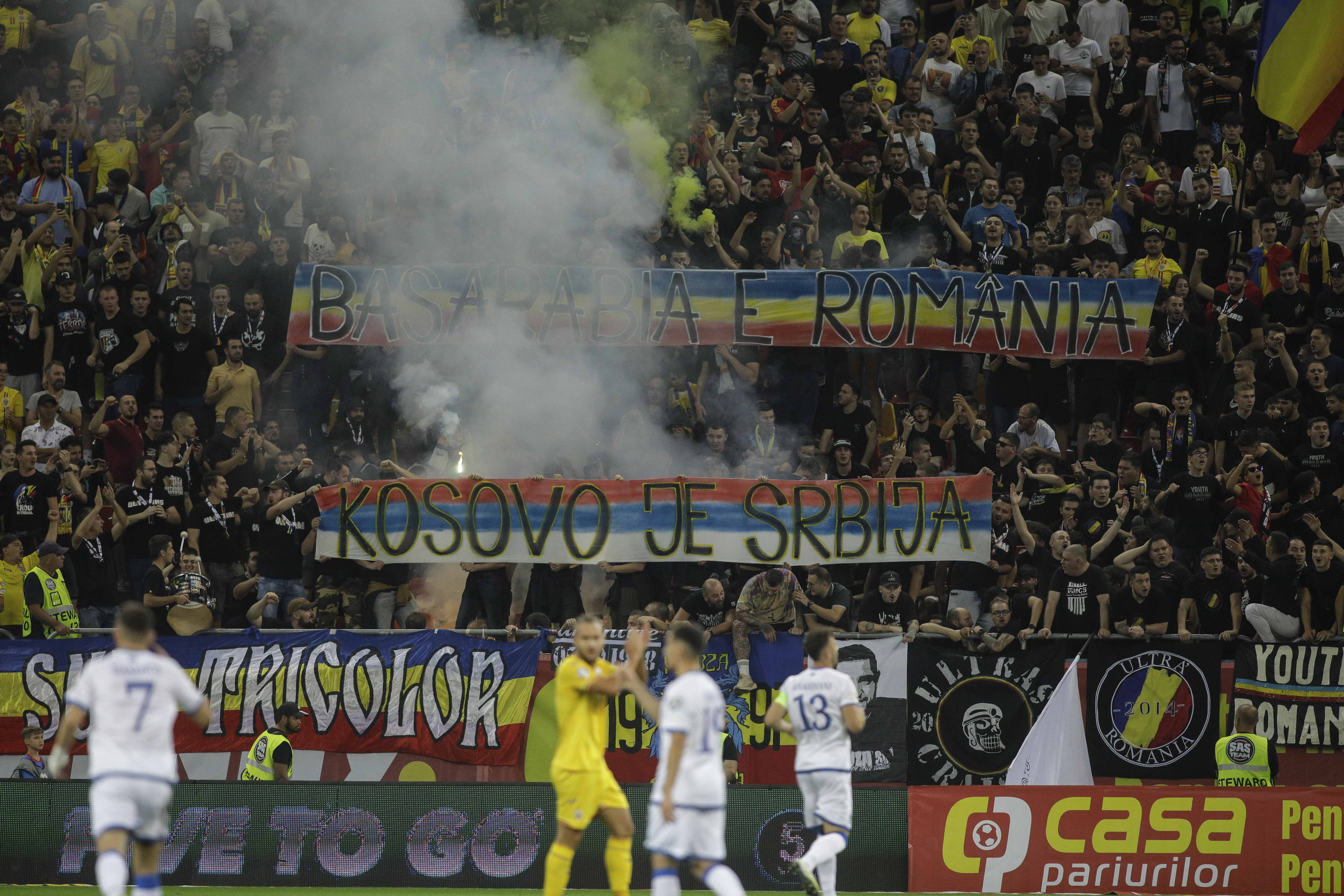 România, victorie în fața Kosovo, pe Arena Națională, într-un meci întrerupt aproape o oră din cauza unor „acte de huliganism”