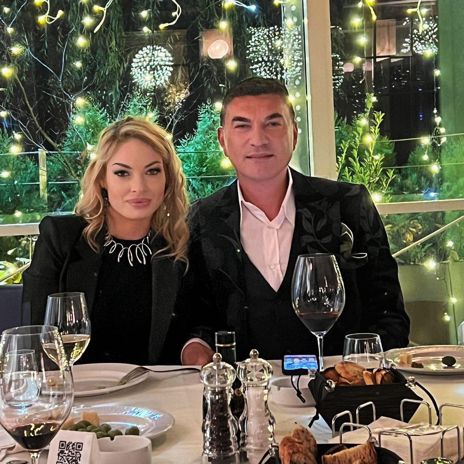 Valentina Pelinel e implicată în afacerile lui Cristi Borcea. S-a folosit de toate atuurile: „Este o onoare”