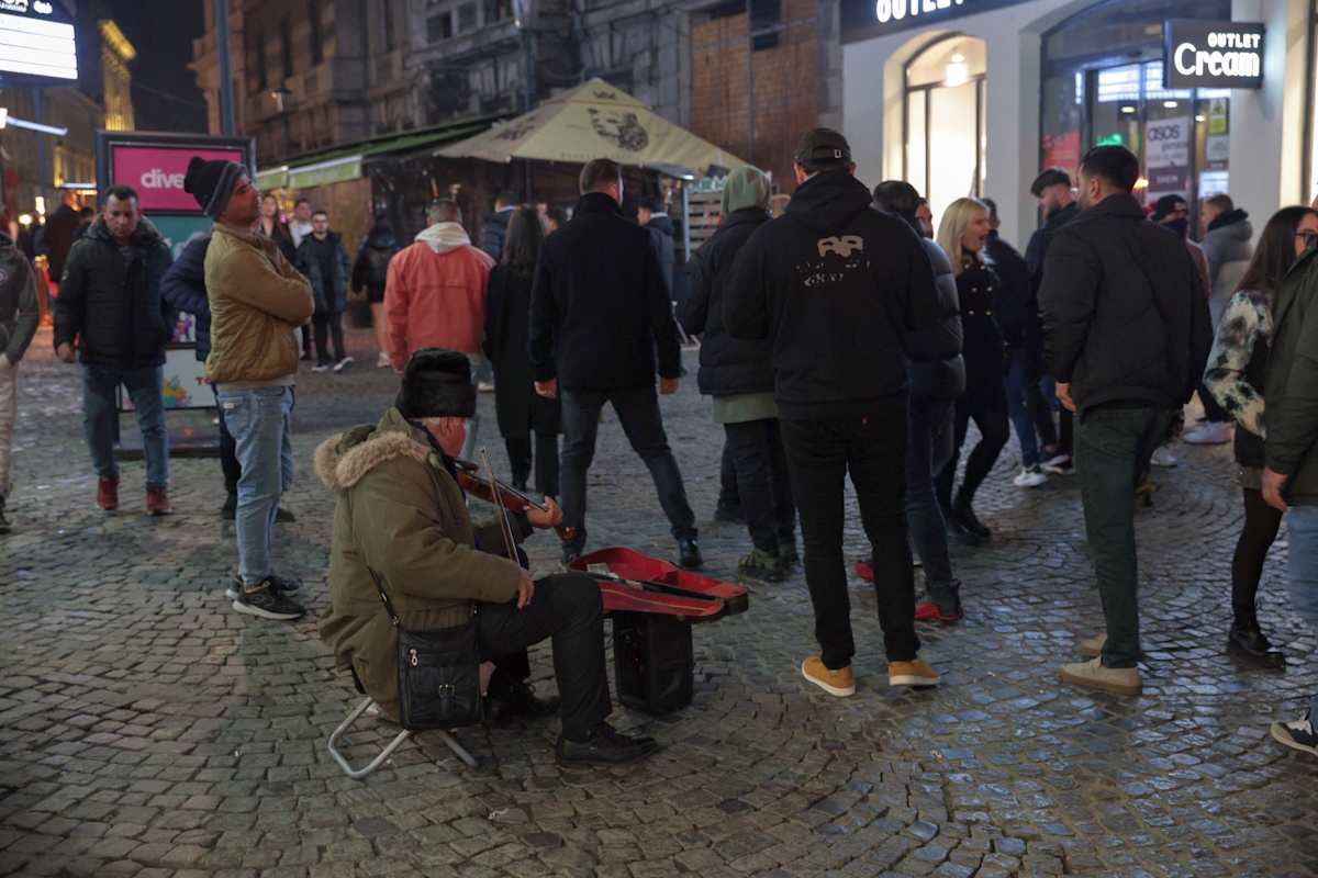 FOTO. Sute de persoane au petrecut de Revelion în Centrul Vechi, din București. A fost show și în Parcul IOR