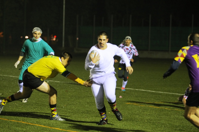 FOTO / Meci de groază la ”Arcul de Triumf”! Arlechinii şi Rebelii au jucat rugby-fotbal american