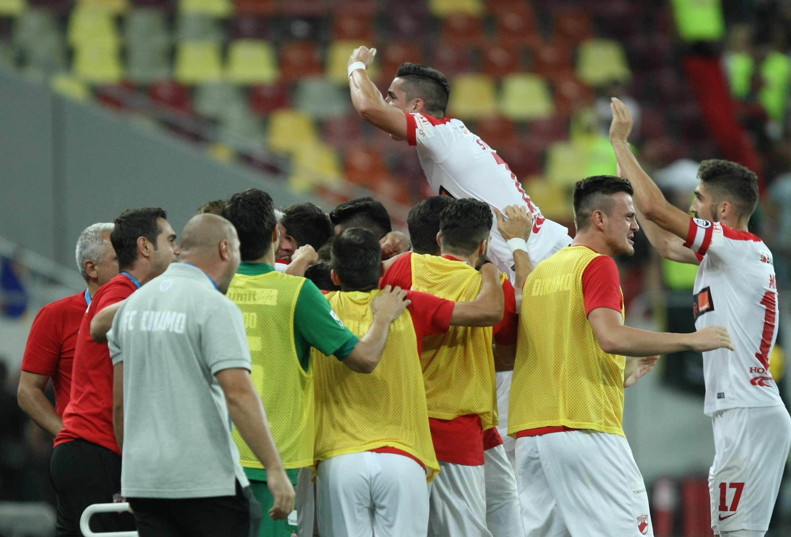 Liga 1. Steaua - Dinamo 1-1. Derby-ul a luat foc în prima repriză și s-a sleit după pauză / GALERIE FOTO