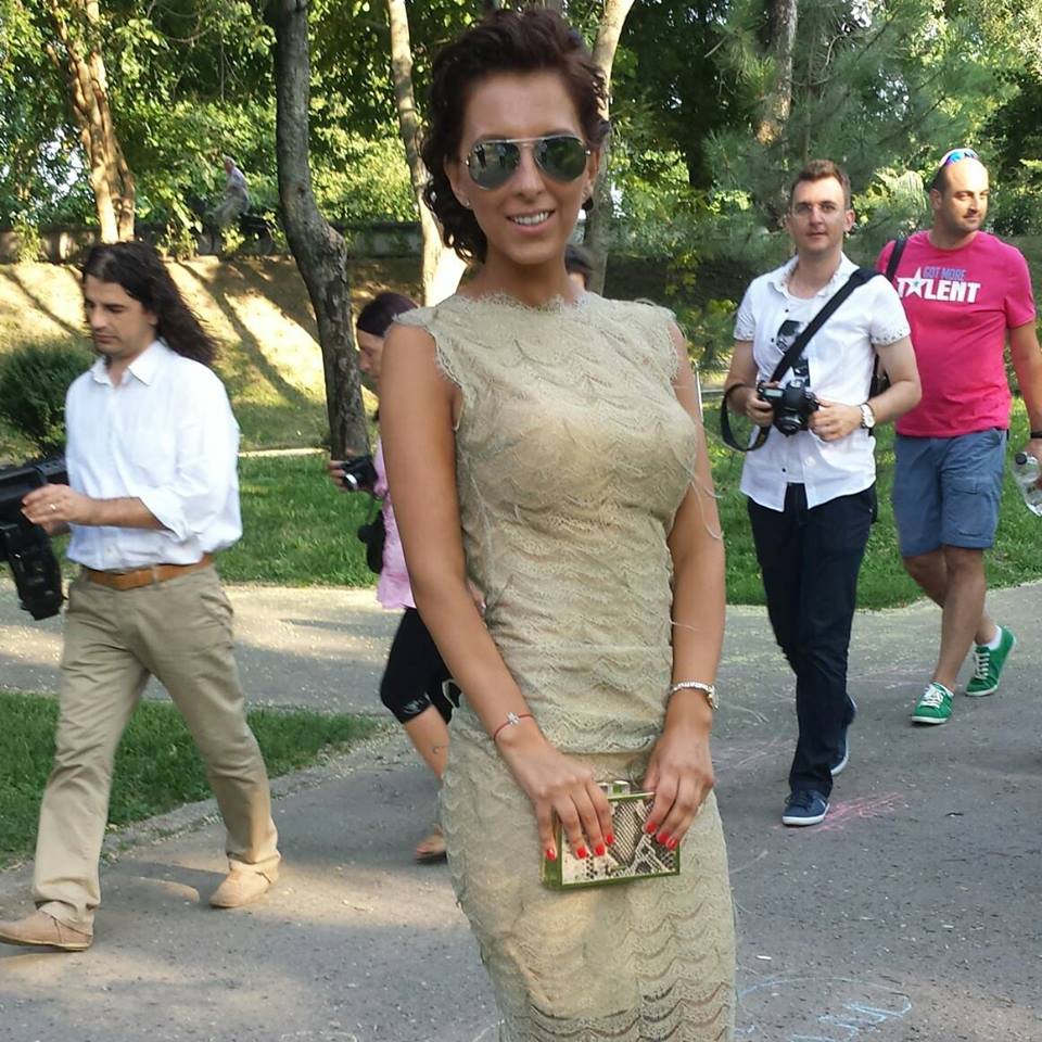 Eliza Samara a fost timidă, dar s-a tratat și a ajuns mare sportivă. Terapie cu medalii! ^Antrenorii săi vorbesc despre lungul drum al ”reginei” de la tenis de masă de la tulburările de vorbire din copilărie și emoțiile nestăvilite la titlul continental