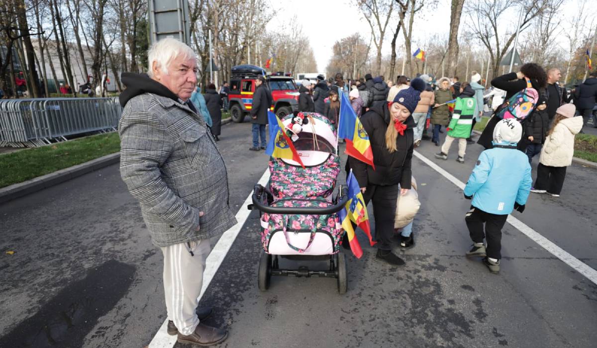 Ce nu s-a văzut la TV de la parada militară de 1 Decembrie, la Arcul de Triumf din București
