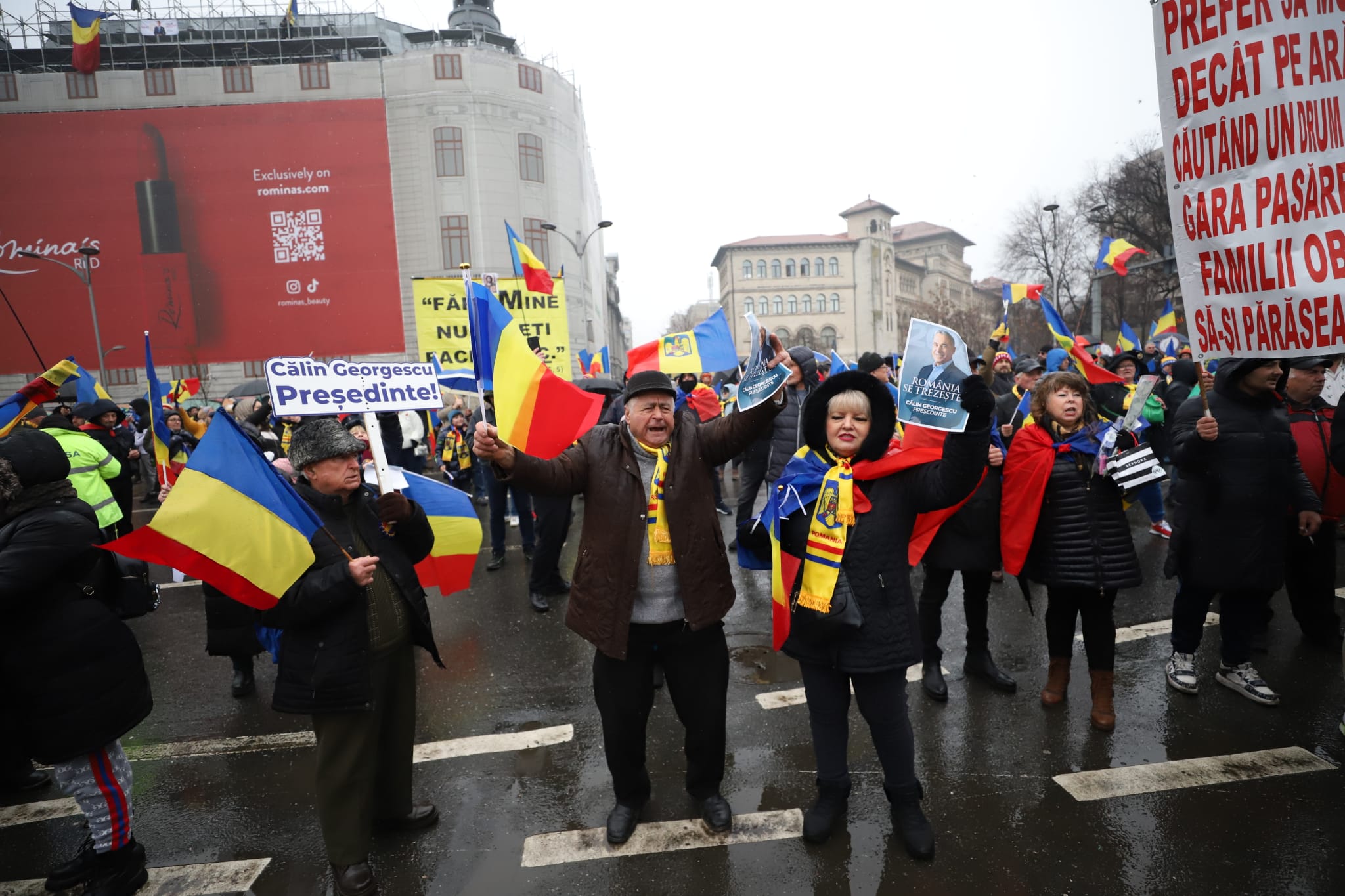 Străzi închise de poliție în ultima clipă în București, în timpul mitingului anunțat de AUR pe 1 martie