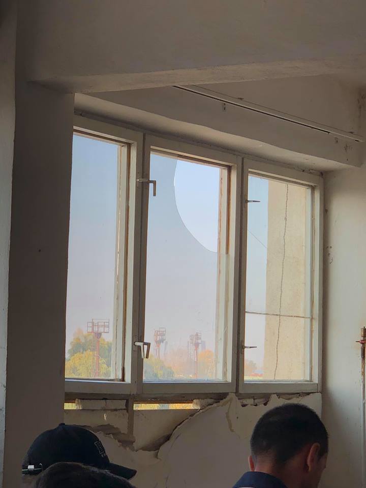 VIDEO/ Imagini halucinante din sediul Poliției Târgoviște. Sala de examene auto cade pe candidați!