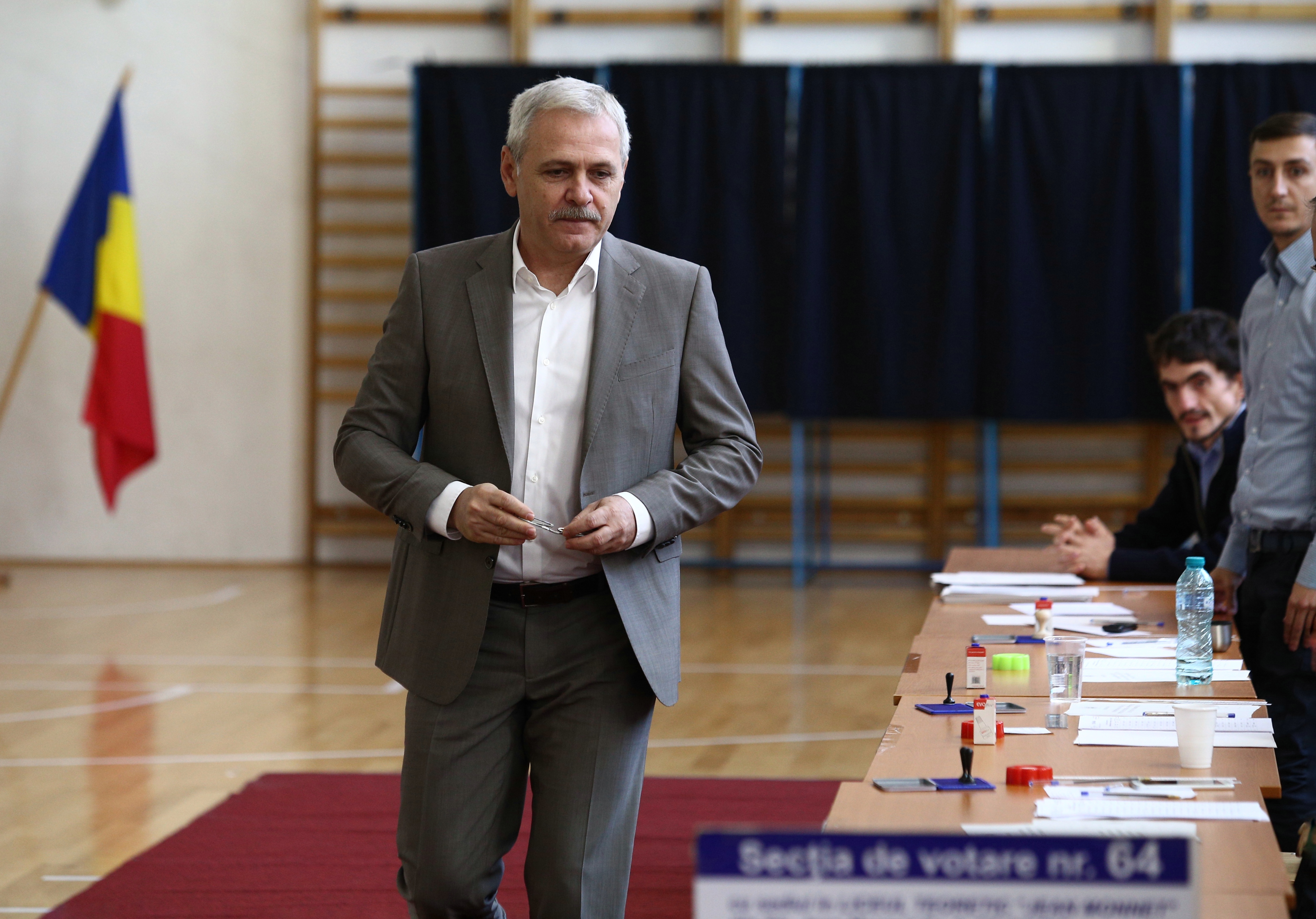 VIDEO & FOTO / Mesajul transmis de Liviu Dragnea, după ce votat la referendum: "Nu e un vot împotriva unei minorităţi sexuale!"