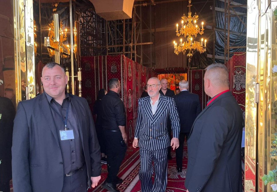 Cum a apărut Luminița, soția lui Gigi Becali, la sfințirea bisericii de aproape 10 milioane de euro. Imagini rare și cu fata cea mare a patronului FCSB
