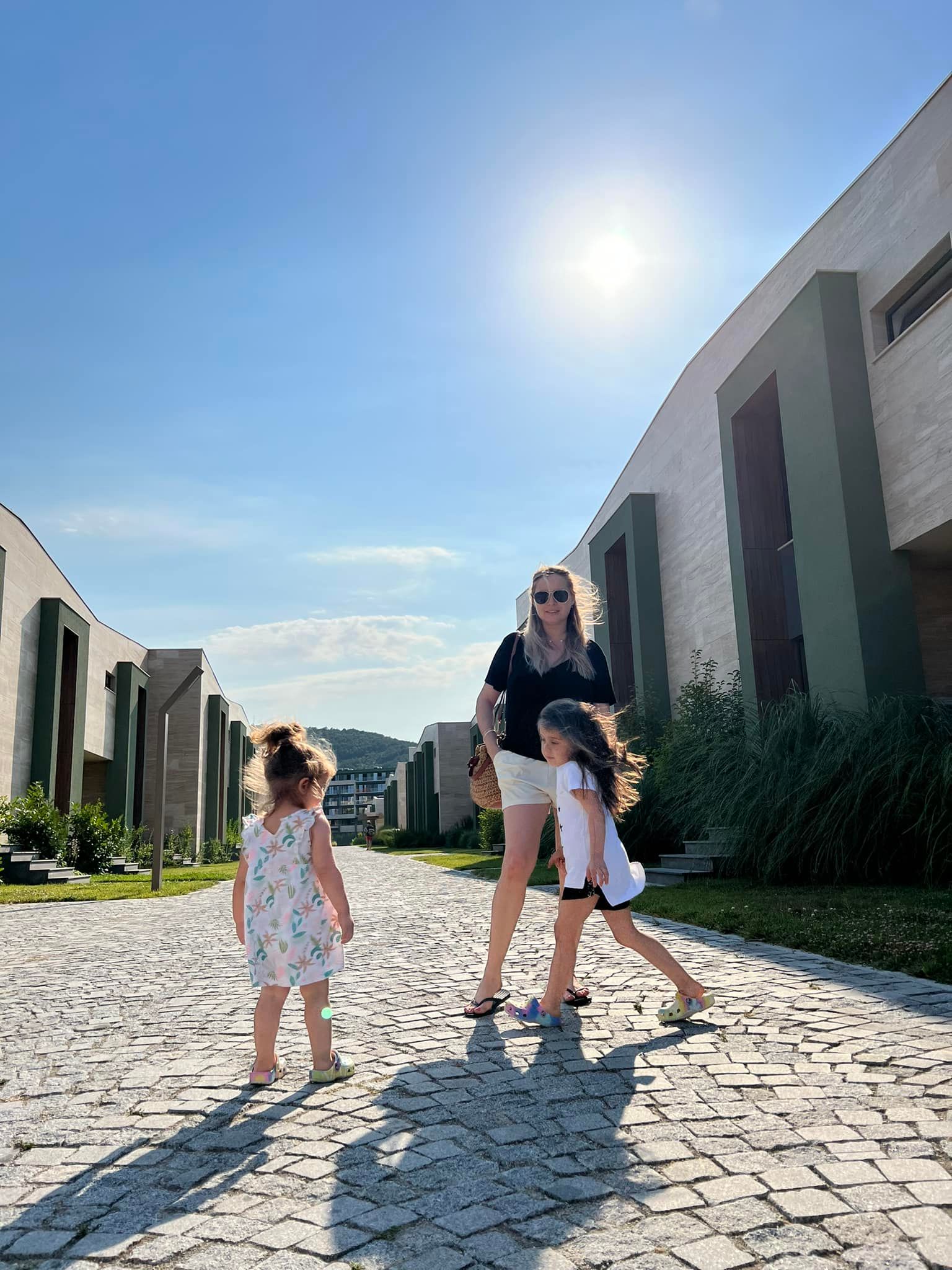 Laura Cosoi, în vacanță în Bulgaria: „Dacă mă întrebai acum câțiva ani dacă voi alege pentru vacanța de vară Bulgaria într-un resort all inclusive, aș fi râs în hohote”