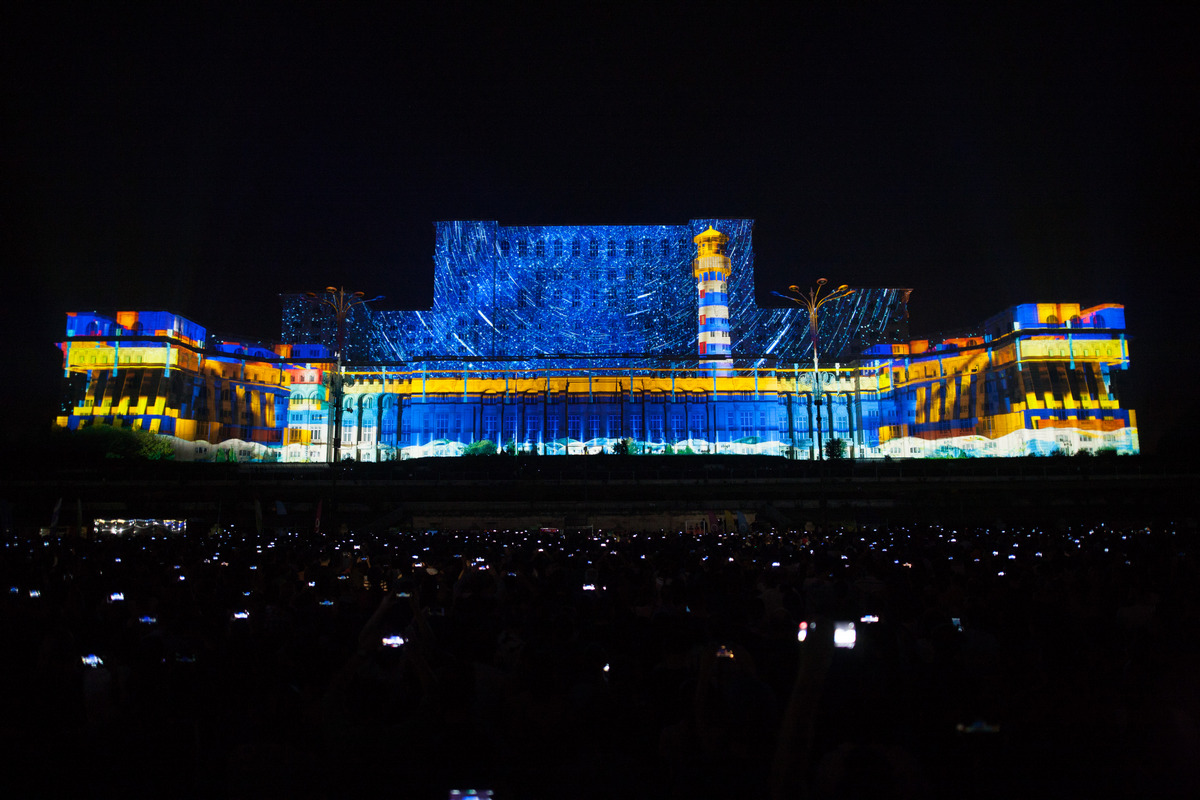 iMapp Bucharest 2021, evenimentul care luminează sâmbătă Palatul Parlamentului. Care e programul