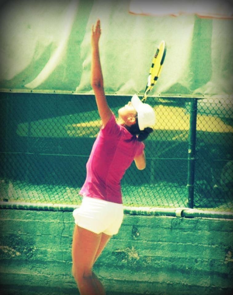 Un mare talent al tenisului tricolor se stinge în Cipru: ”Caut sponsor, pentru a-mi realiza visul!”. Raluca Șerban a intrat pe mâna antrenorului care l-a făcut mare pe Baghdatis. Sportiva este valoroasă, dar și frumoasă / GALERIE FOTO