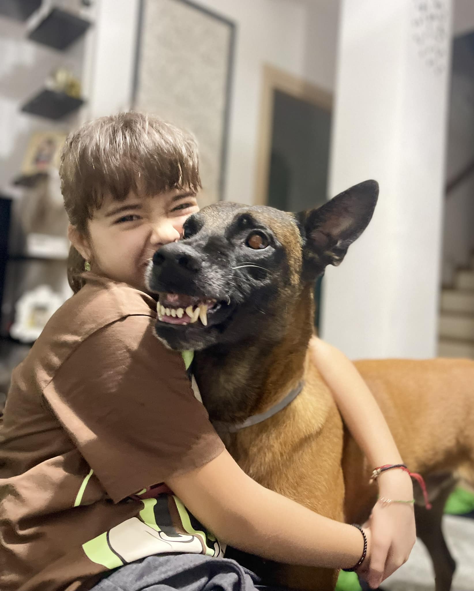 Imagini cu casa în care locuiește Livia Graur: „Am un stâlp de rezistență în mijlocul sufrageriei”