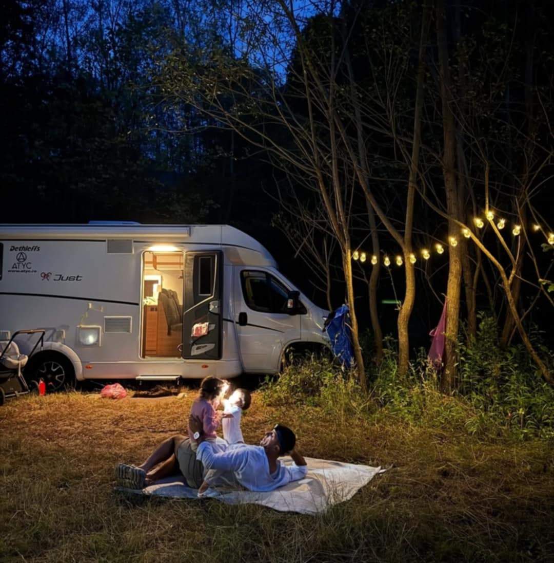 Laura Cosoi și familia ei au plecat în vacanță cu rulota. Experiența de care au avut parte. „Pe vremuri veneam aici cu părinții”