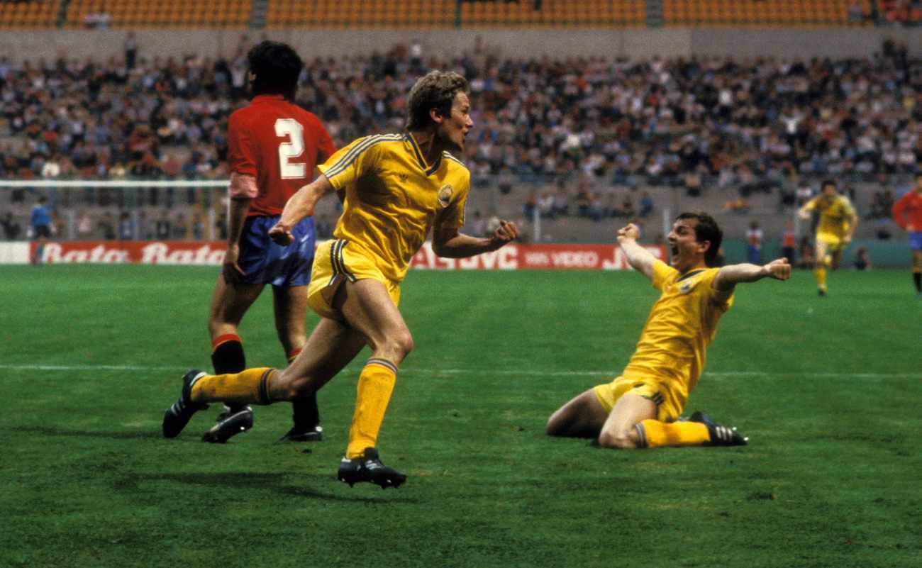 Cine a fost Mircea Lucescu. Imagini de arhivă cu căpitanul României la Mondialul din 1970, creatorul lui Dinamo de la finalul anilor '80 și unul dintre cei mai titrați antrenori din istorie