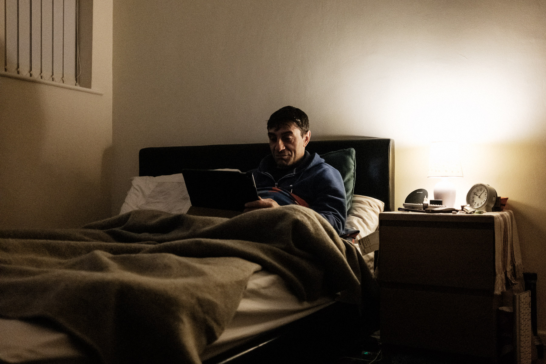 Viața și patimile unui român pe care l-a salvat plecarea în străinătate: „Dacă era să rămân în țară, ori eram la pușcărie, ori eram un bețiv profesionist, ori eram mort”