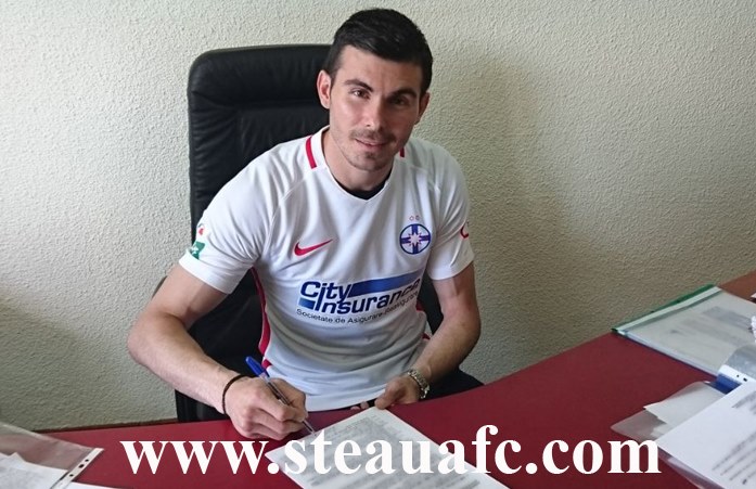Fotbaliștii români semnează contracte de sute de mii de euro cu pixuri de doi lei. Se întâmplă și la case mai mari / GALERIE FOTO&VIDEO