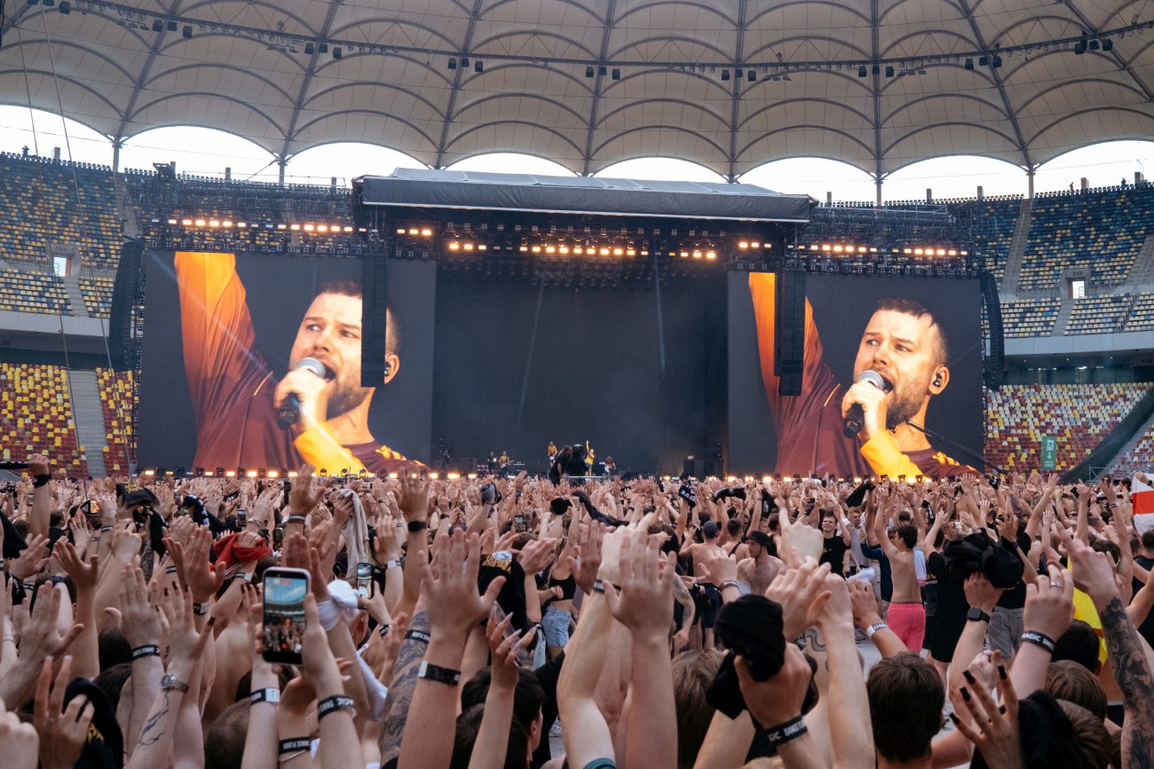 Imagini false cu „dezastrul” de după concertul lui Max Korzh pe Arena Națională din București, distribuite pe rețelele de socializare