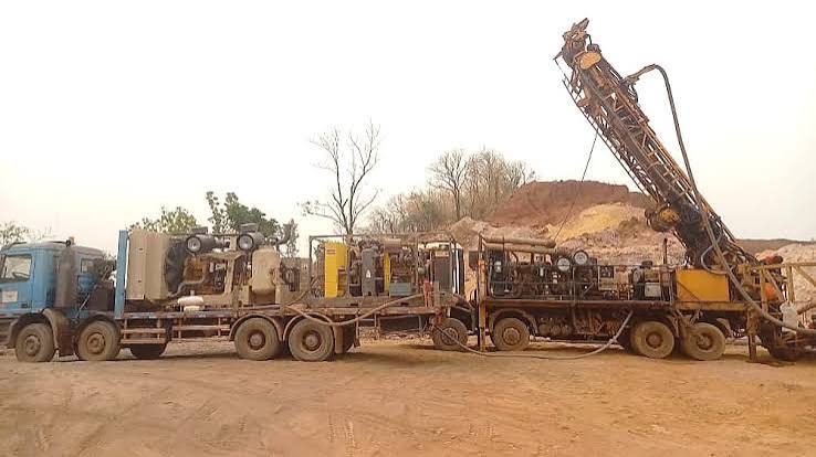 The acquired licence includes information from 1,141 historical drill holes covering about 67,600 metres. [Waraba Gold]