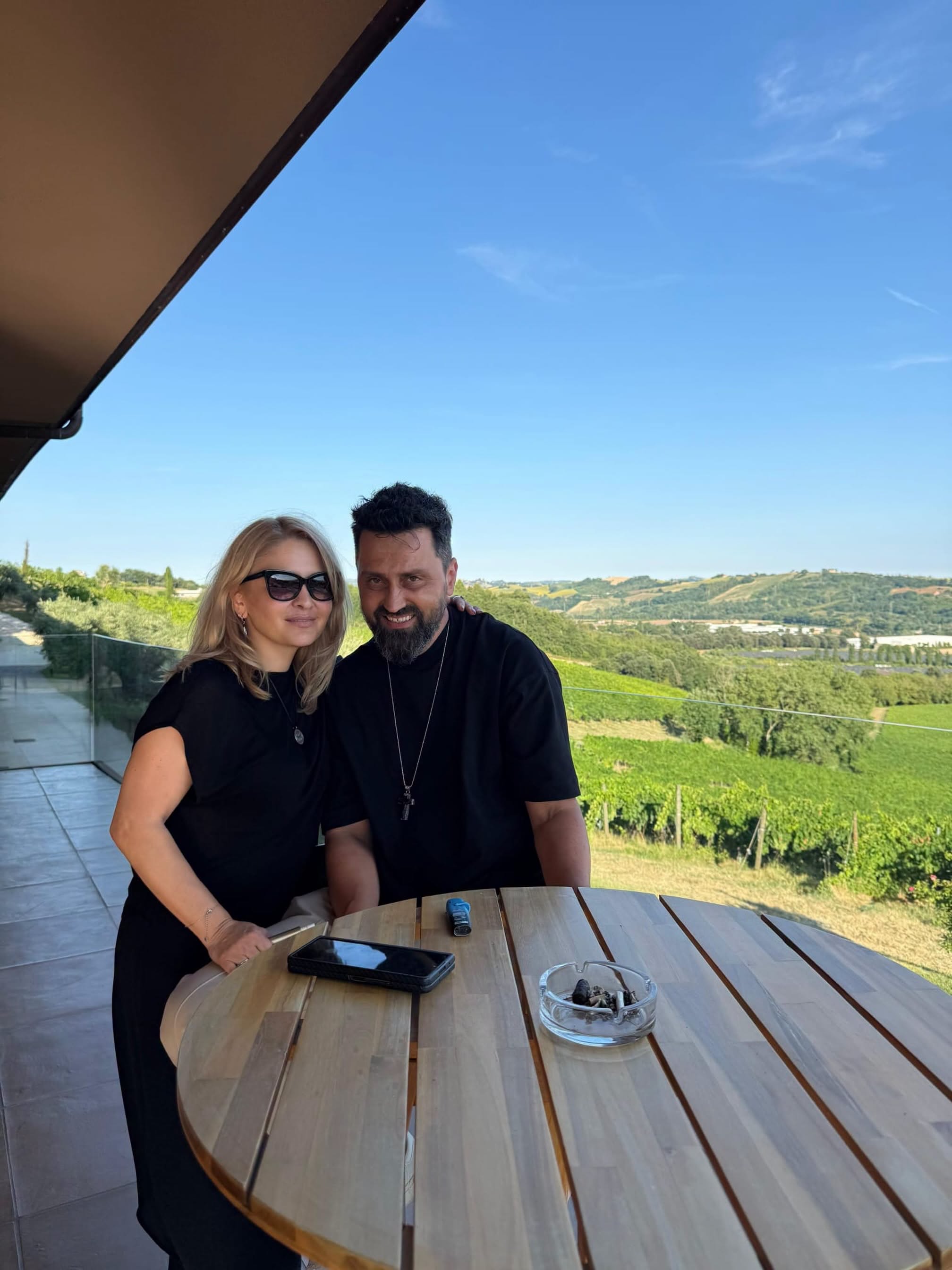 Imagine rară cu chef Orlando Zaharia din ziua nunții cu Mădălina. Au trecut 22 de ani de ani de atunci. „La bine și la greu”